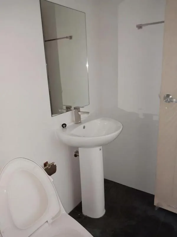 For rent, The Iris Bangyai, empty room, can be decorated in the style you like, good view, shady. If interested, hurry to reserve.