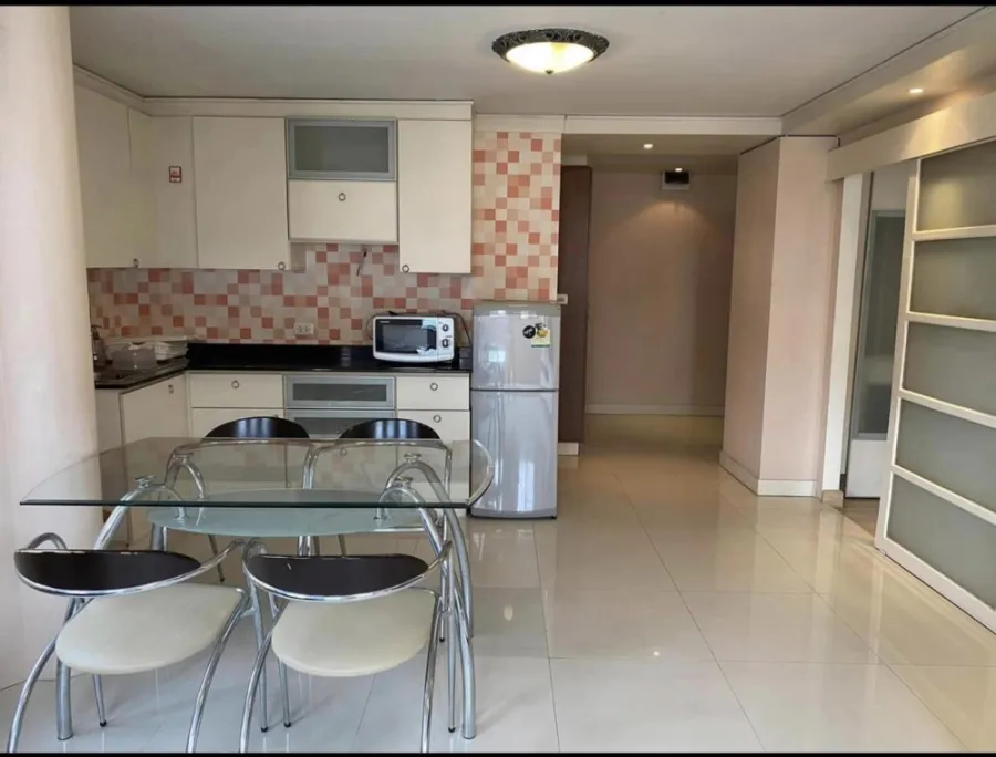 For rent Champs Elysees Tiwanon, 6th floor, good view, very spacious room The rental price is very cheap. If interested, you can move in.