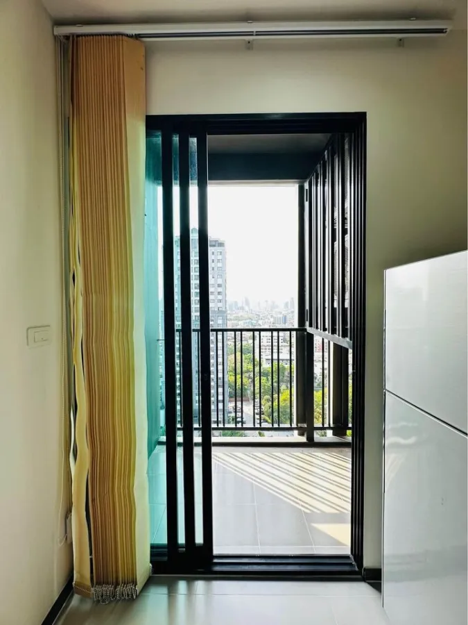 ขาย The BASE Park East คอนโดใจกลางเมือง ห้องกั้นเป็นสัดส่วน เดินทางสะดวกสบาย ไม่จองพลาดมาก