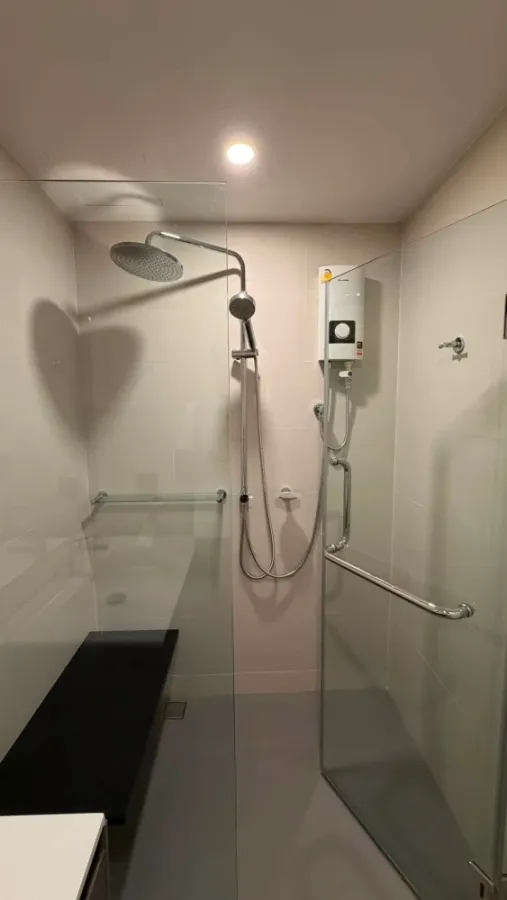 For rent: Suan Bua Residence Ari - Ratchakru. Spacious and comfortable room, not cramped at all. Equipped with high-quality appliances. Book now!