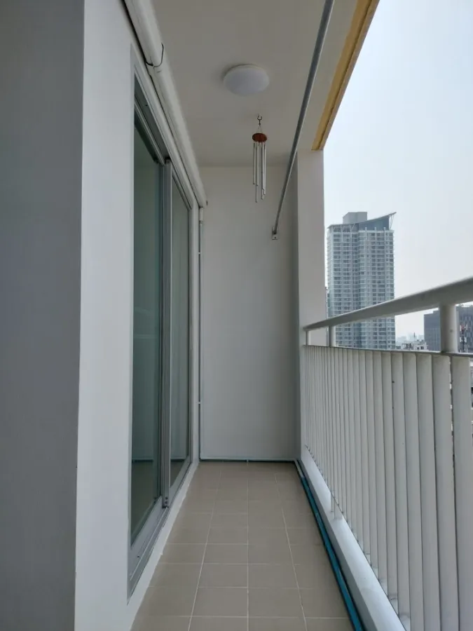 Condo for rent, The Niche Ratchada-Huai Khwang, corner room, north side, long balcony, fully furnished, just carry your bags and move in.