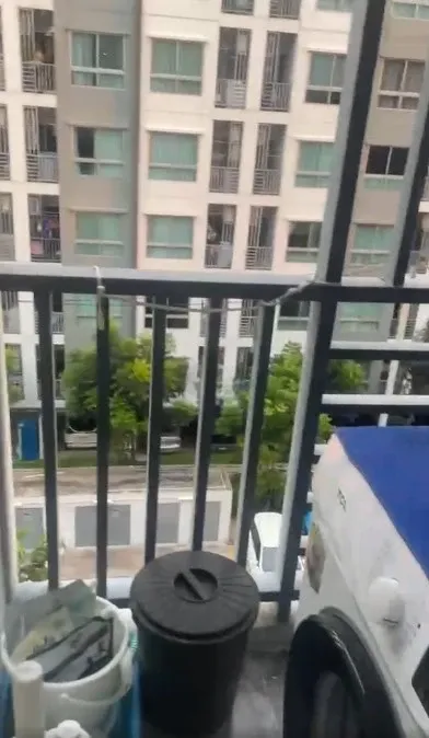 For rent: The Kith Plus Phahonyothin-Khu Khot, 6th floor, Building D, corner room, widest room, closed kitchen attached to balcony, most worth booking