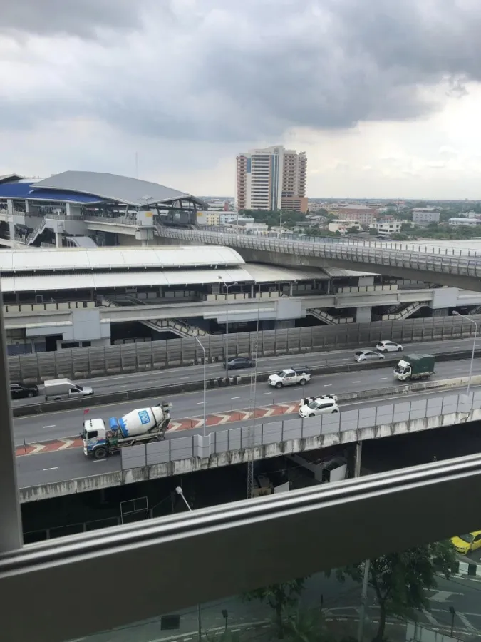 ขาย เดอะ เพรสซิเดนท์ สาทร-ราชพฤกษ์ วิวสระว่ายน้ำ ห้องกั้นแยกเป็นสัดส่วน รีบจองด่วนๆเลยจ้า