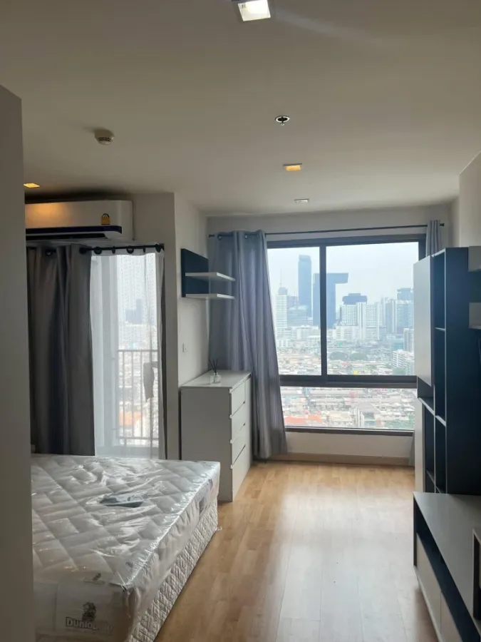 For rent: Casa Condo Asoke-Din Daeng, studio room, fully furnished with matching furniture. I must say that you must book.
