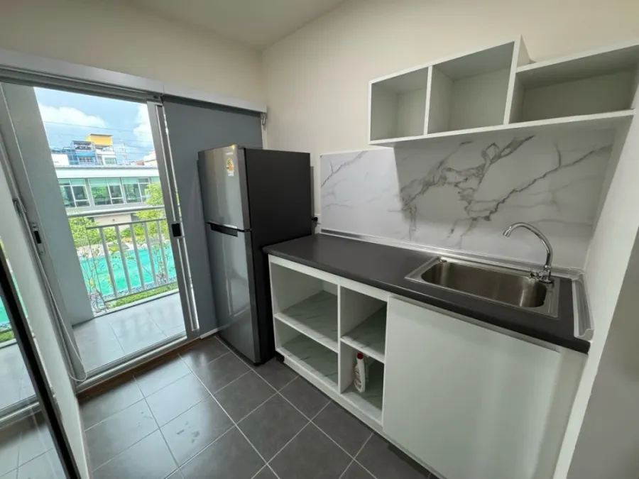 For rent: Lumpini Condotown Ekachai 48, 3rd floor, pool view, beautiful room, fully furnished, interested, reserve now.