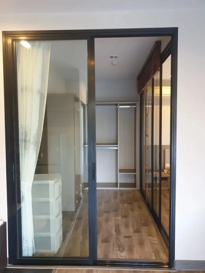 For rent: I-Zen Prime Condominium. The rooms are divided into large proportions and have usable space. Fully furnished, book now