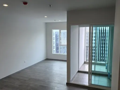 For rent: Regent Home Bangna, 32nd floor, high floor, good view. Interested? Hurry and book now. Don't miss out.