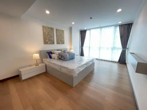 For rent, Supalai Oriental Sukhumvit 39, spacious room, decorated in modern style, very livable, hurry and reserve quickly.