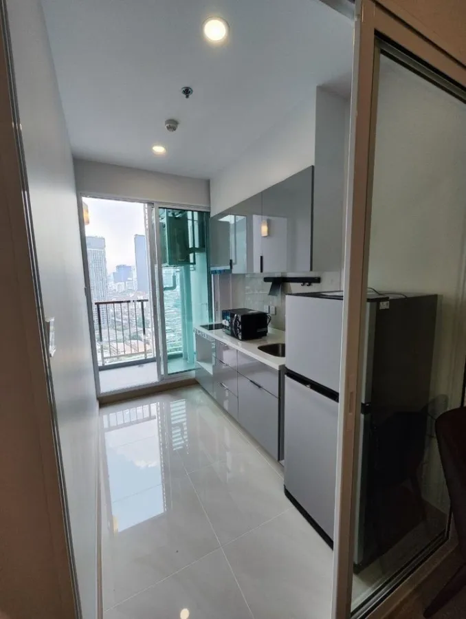 Condo for rent, Supalai Premier Si Phraya-Samyan, 20th floor, beautiful view, big screen TV, watch movies to your heart's content, don't miss it.