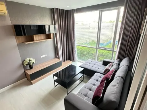 ขาย The Room Sukhumvit 64 ห้องกว้างขวาง น่าอยู่สุดๆ โซฟาตัวใหญ่นั่งสบายมาก ไม่จองแล้วจะเสียใจ