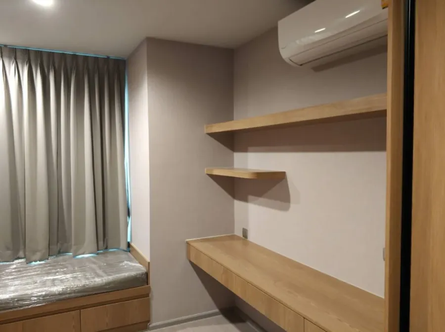 For rent: Life Ladprao, 44th floor, corner room, city view, fully furnished, ready to move in, reserve now, don't wait.