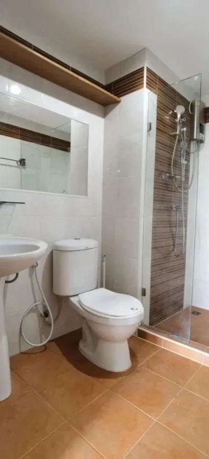 For rent: Regent Home Phaholyothin 57 Phase 3, 6th floor, corner unit, fully furnished, ready to move in. Book now!