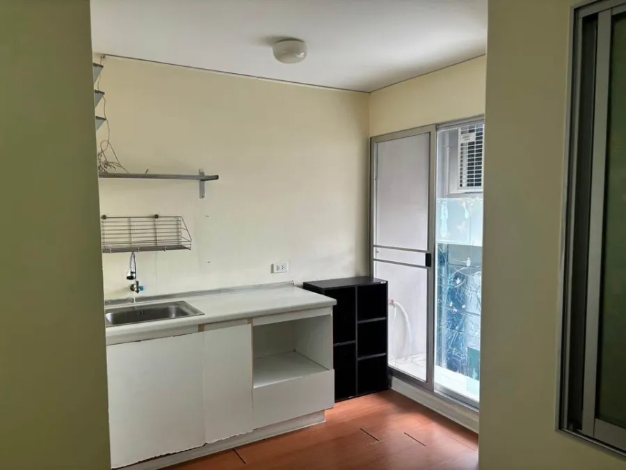 For rent: Lumpini Town Bodindecha-Ramkhamhaeng. The room is clean and nice. Big closet, can hold all the stuff you want, move it now.