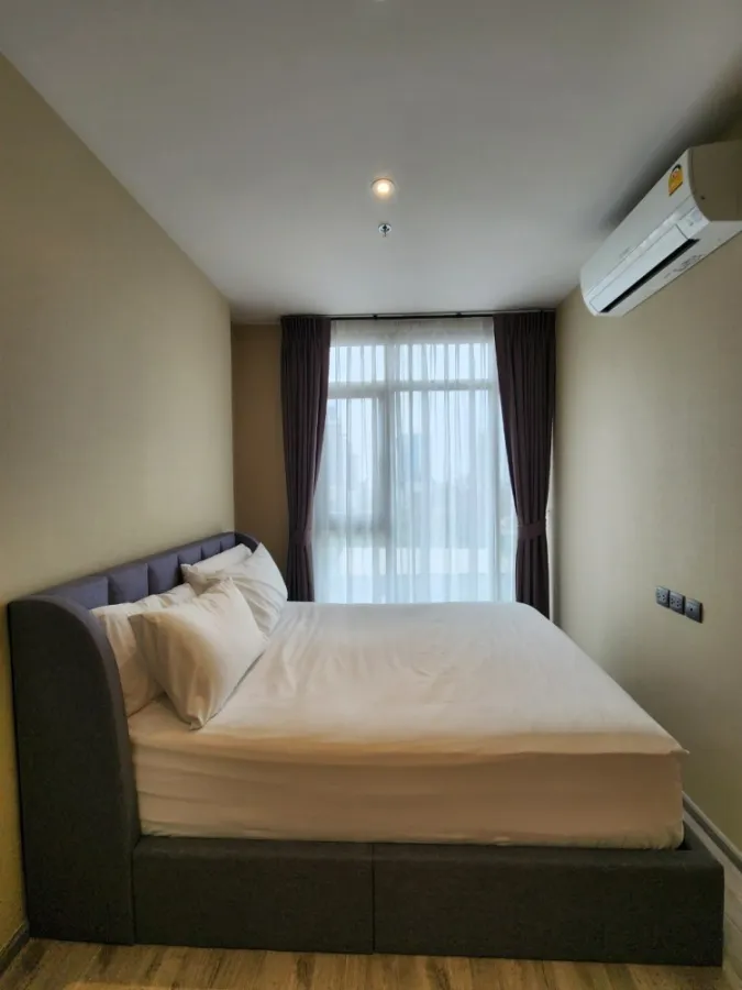 ให้เช่า Rhythm Ekkamai Estate ชั้น 10 ห้องตกแต่งจัดเต็ม สวยน่าอยู่ โซฟานั่งสบาย ดีแบบนี้ จองเลย