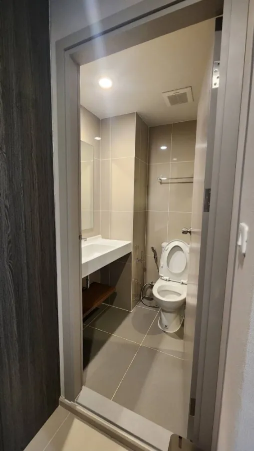 For rent/sale Condo IDEO Ratchada-Sutthisan, 21st floor, room facing north, room is a single corridor, very private, buy now.