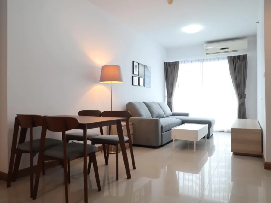 For sale, for rent, Supalai River Resort, 12A floor, very large room, nice decoration, good view of the pool, book now.
