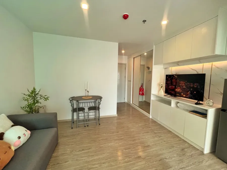 For rent: Regent Home Bangna, high floor unit, fully furnished. Book now!