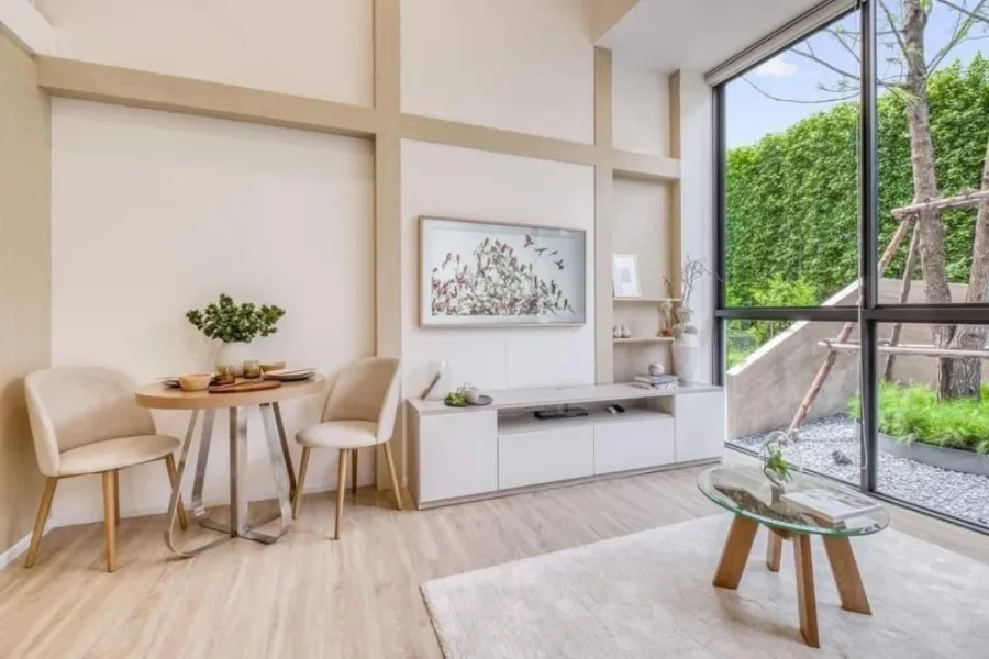 Condo Landmark at MRTA Station, Duplex room, minimalist style, balcony with great views. Reserve quickly.