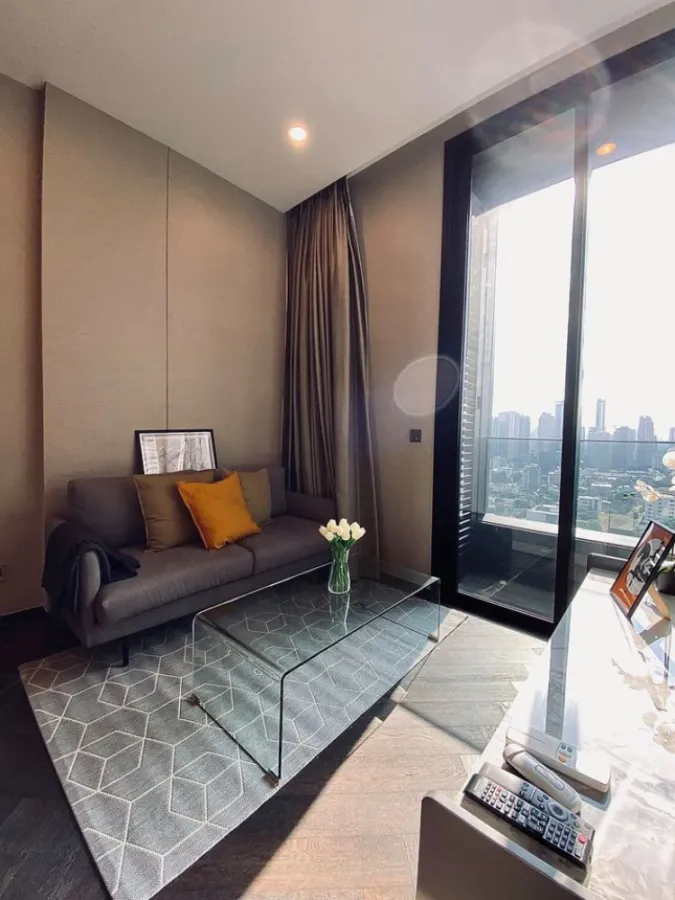 For rent, The S Sukhumvit 36, this room is very popular. The interior is luxurious and classy. High class, no blocking, too. Book now.