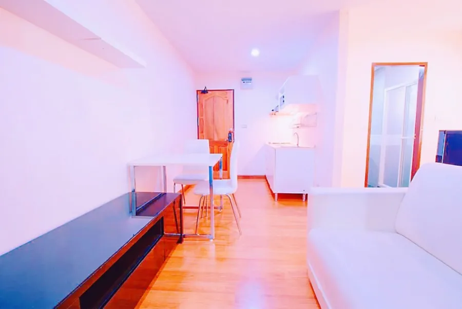 For sale, for rent!! Condo Pratchaya Place, Ratchada-Huai Khwang, 6th floor, corner room, fully furnished, hurry and reserve now!!