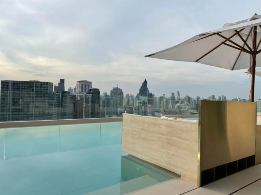 The Strand Thonglor for sale, fully decorated Buit-In room, hot room, quiet, ready to move in, book now.