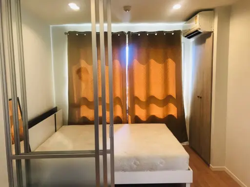 For rent!! Condo Lumpini Ville On Nut-Pattanakarn The room is separated into sections. Full facilities, book now!!