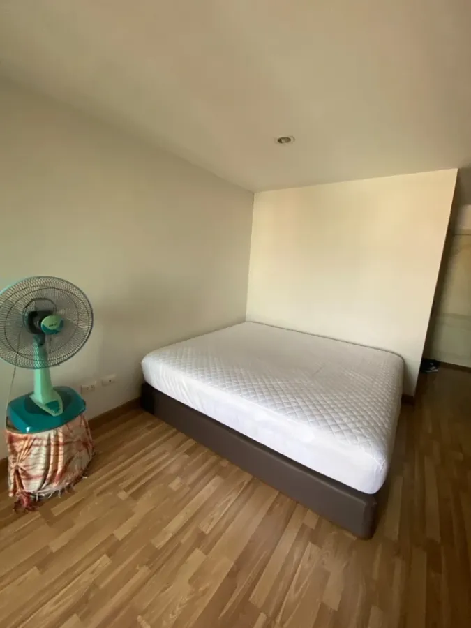 ให้เช่า รีเจ้นท์ โฮม 12 ลาดพร้าว 41 ชั้น 8 ห้องมุมสุด ขนาด 32 ตรม หน้าห้องไม่ตรง กับใคร เงียบสงบมากๆ รีบจองเลย