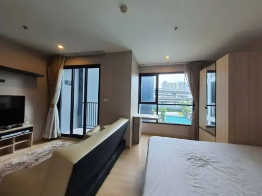 Condo for rent, The Base Rama 9 - Ramkhamhaeng, easy to travel, close to many BTS lines. can't miss