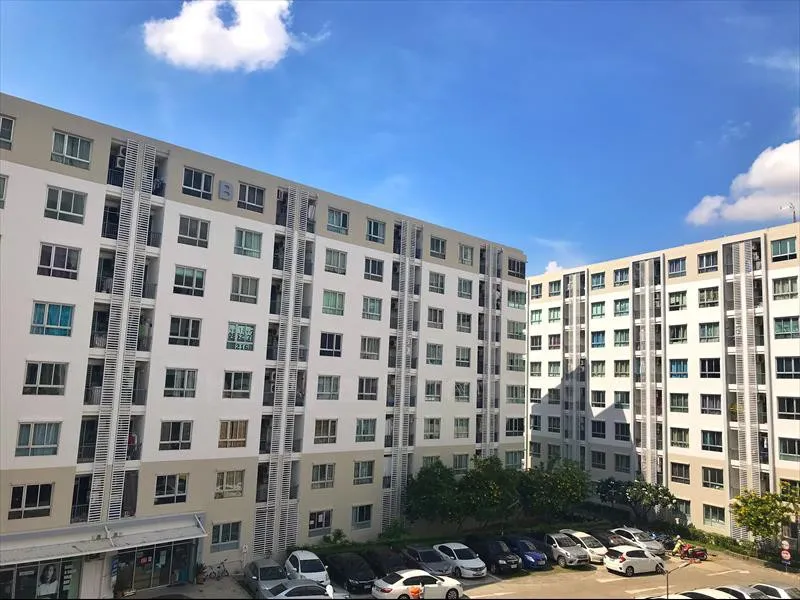 Condo for sale, Den Vibhavadi, 7th floor, not very high, wallpapered throughout the room, fully furnished, first come first served.