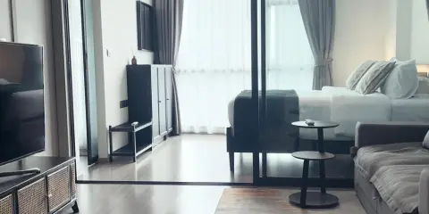 ให้เช่า ริทึ่ม เอกมัย ห้องสวย ดูดีมีสไตล์ น่าอยู่มาก โซฟานุ่มนั่งสบายสุดๆ อย่าเลื่อนผ่าน จองเลย