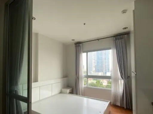 ขายด่วน!! คอนโด เดอะ เพรสซิเดนท์ สาทร-ราชพฤกษ์ 2 ชั้น 9 ห้องสวย เฟอร์ Built-in พร้อมเข้าอยู่!!