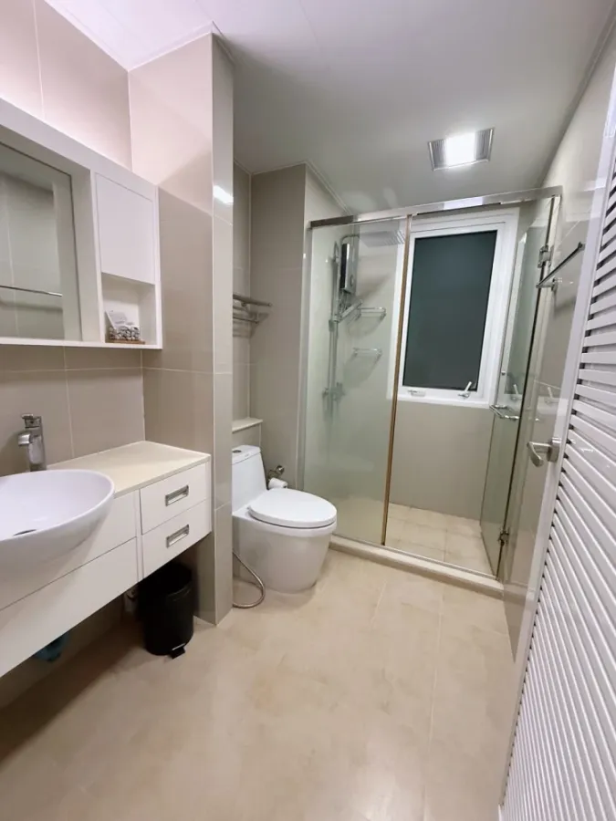 For rent: TC Green, 28th floor, spacious and comfortable room, fully furnished. Reserve now, don't miss out!