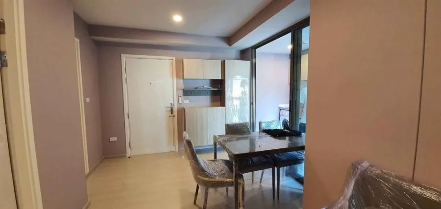 sale or rent, Condo Feel Phahon 34. The rooms are clearly divided into proportions. Completely decorated with good quality wooden curtains. Buy now.