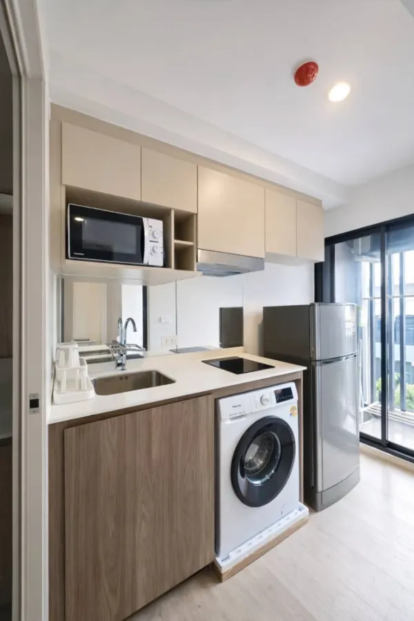 ให้เช่า Nue Core Khu Khot Station ห้องสตูดิโอ ตึก B ห้องสวย แสงดี วิวรถไฟฟ้าจากหน้าต่าง Fully Furnished พร้อมเข้าอยู่
