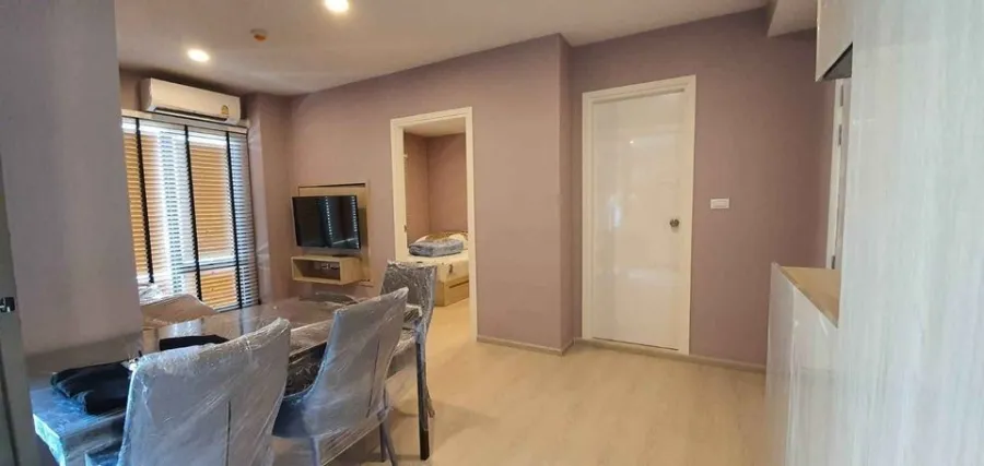 sale or rent, Condo Feel Phahon 34. The rooms are clearly divided into proportions. Completely decorated with good quality wooden curtains. Buy now.