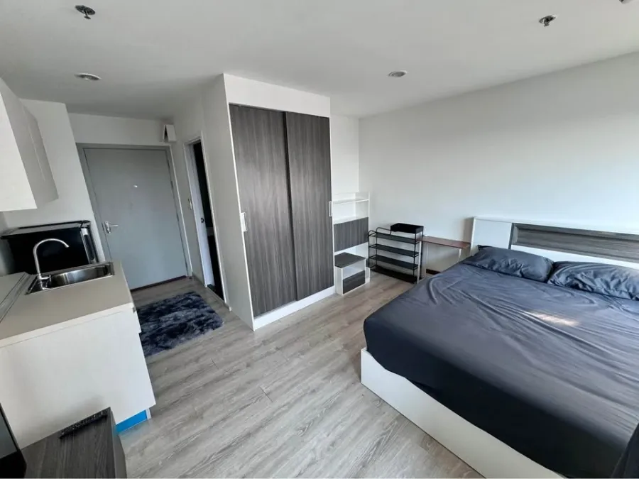 For rent: Chewathai Phetkasem 27, 20th floor, pool and city view, fully furnished. Book now!