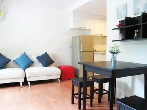 For Rent Parkview Viphavadi, Building A3, 1st floor, furnished with a very big sofa, can sit the whole gang.