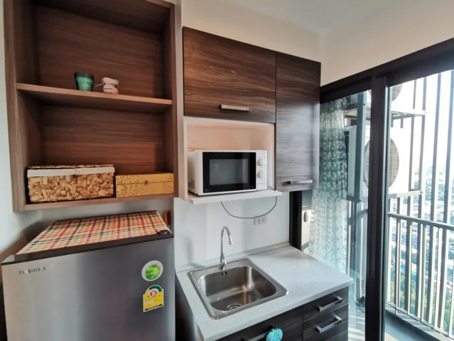 For rent: The Tree RIO Bang-Aor Station, 33rd floor, Rama VIII Bridge view, fully furnished, very livable. Book now!