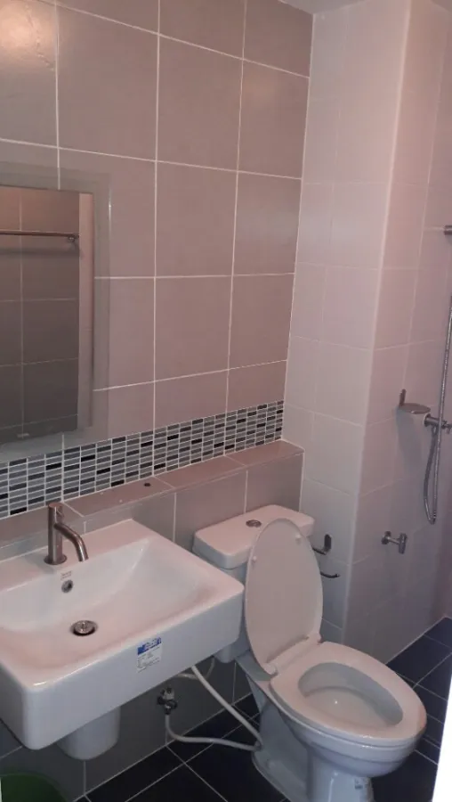 For rent, D Condo Sukhumvit 109, fully furnished, ready to move in, near BTS Bearing, don't miss it.