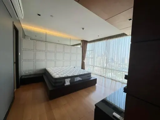 For sale: Fullerton Sukhumvit, 24th floor, beautiful room, fully furnished. Interested in owning one? Hurry and reserve now!