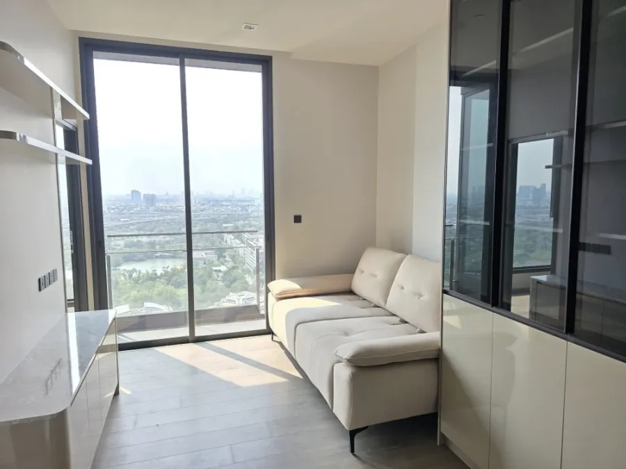 ให้เช่า The Crest park residences ชั้น 28 Park view มีห้องทำงานส่วนตัวแยก พื้นที่เยอะ ต้องจอง