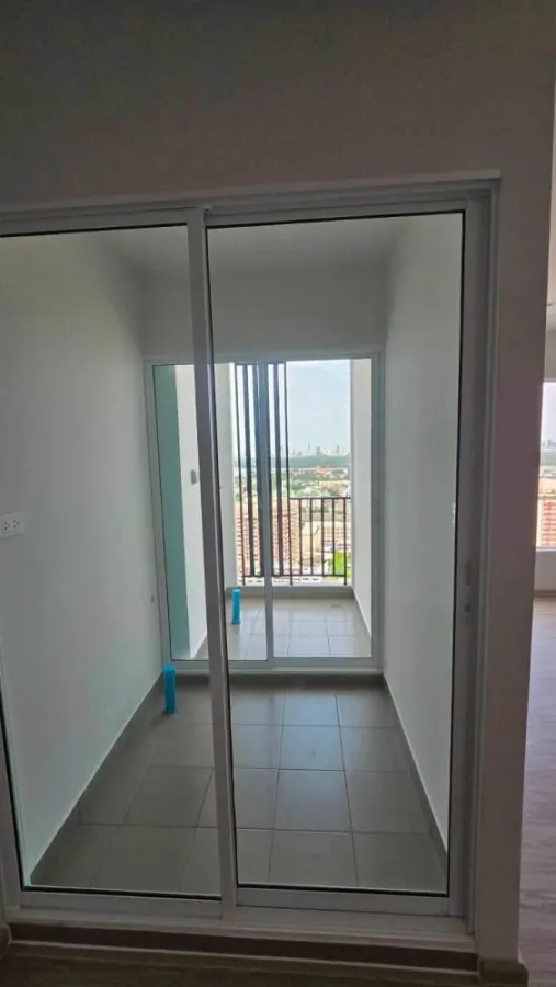 Selling a pre-owned unit at Regent Home Bangna, 30th floor. High floor with beautiful, unobstructed river view. Own it today! Don't delay!