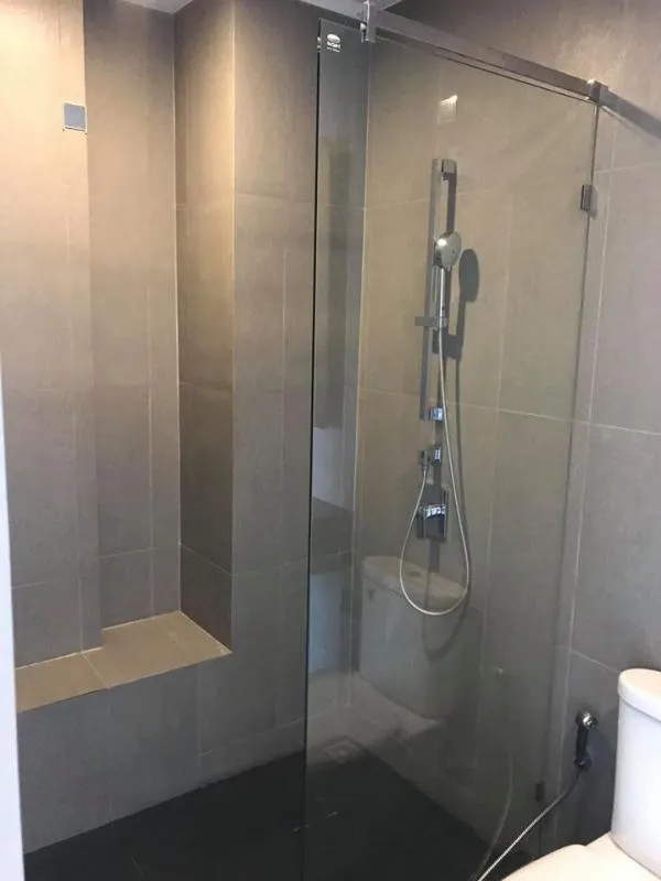 For rent or sale Whizdom Avenue Ratchada-Ladprao, fully furnished, put your clothes in your bag to book. Swimming pool, good view