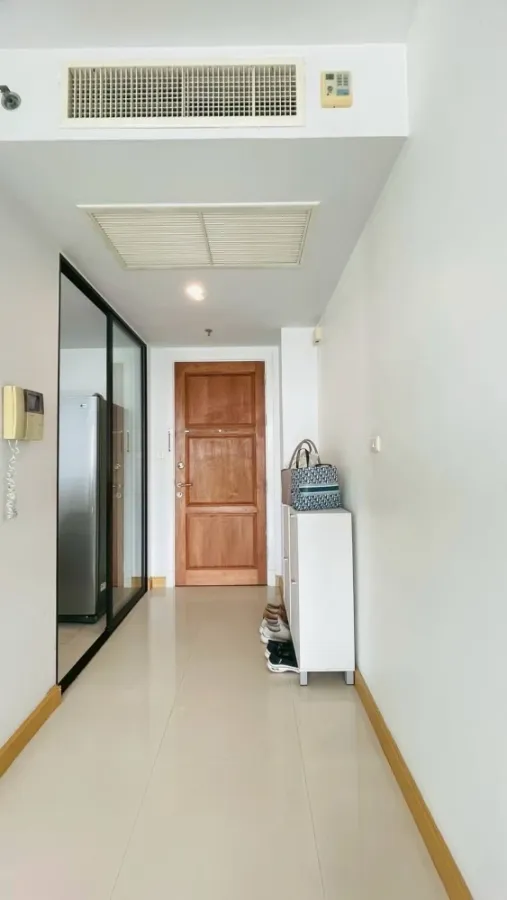 Condo for sale or rent, Supalai Premier Place Asoke, corner room, balcony facing southeast.