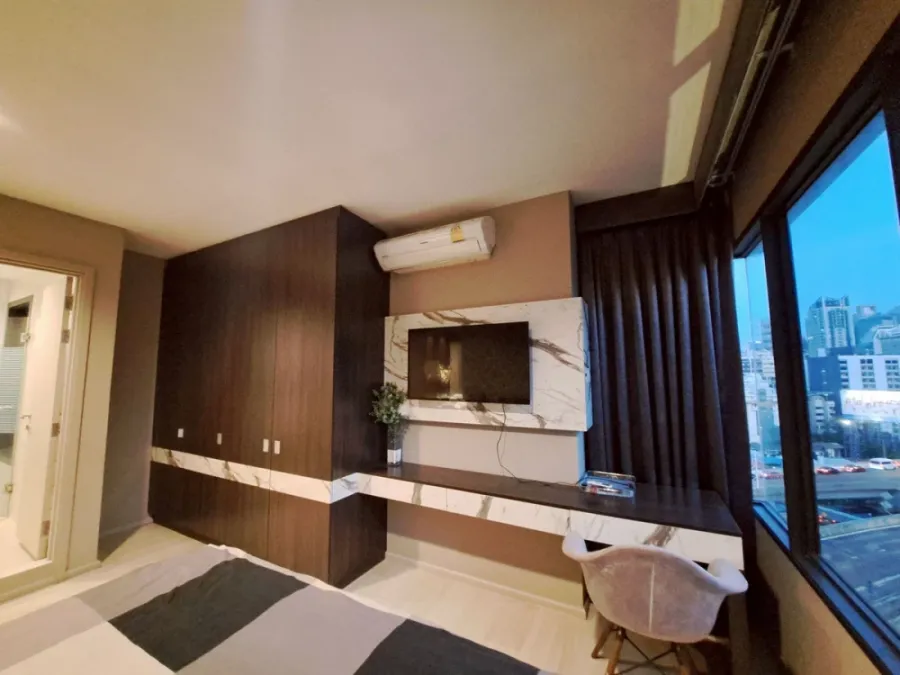 2-bedroom condo for rent at Life One Wireless, fully furnished. Book now!