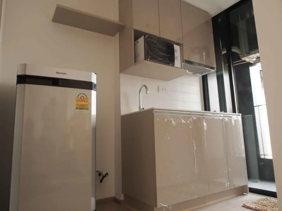 Ideo Q Chula–Samyan for rent, studio room, 14th floor, has a very beautiful city view. Furnished with luggage dragging in.