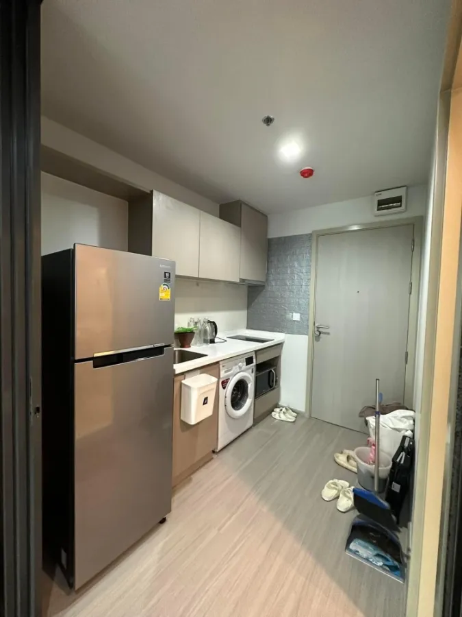 For rent: Life Ladprao Condo, high floor, beautiful room, very livable, with electrical appliances. Don't wait, book now.