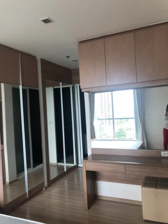 Rhythm Phahon-Ari for rent. This room has a great view, well furnished, plus a lot of storage. You need this room, don't miss it.
