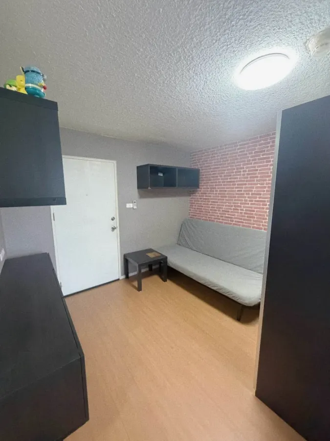 For rent: Lumpini CondoTown Romklao – Suvarnabhumi, 4th floor unit. High-quality wallpaper installed. Don't miss this opportunity!