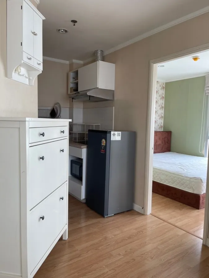 For rent, Lumpini Ville Chaengwattana-Pak Kret, corner room, private, with good wallpaper. If interested, reserve now quickly.